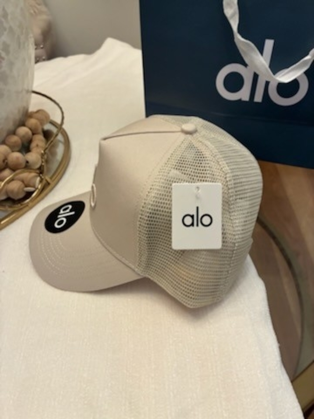 ALO Yoga Beige Logo Trucker Hat - Picture 3 of 3